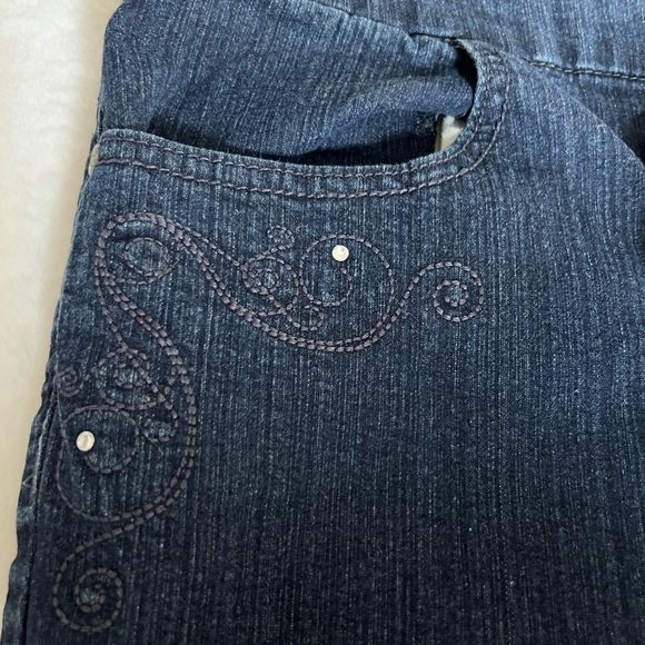Basic Editions Capri Jeans - Picture 4 of 7
